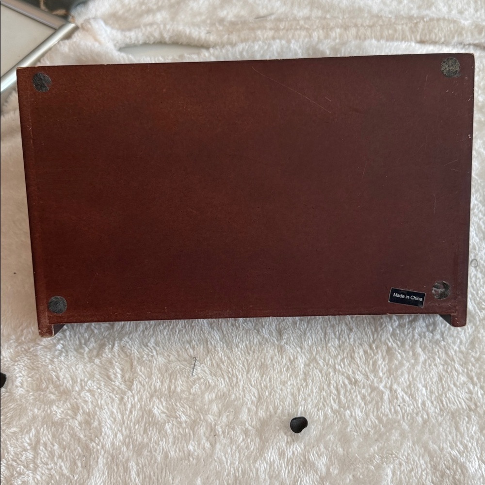 Chaps Wood & Leatherette Charging Station Valet Holds 6 Devices Compact Desktop - Picture 2 of 4